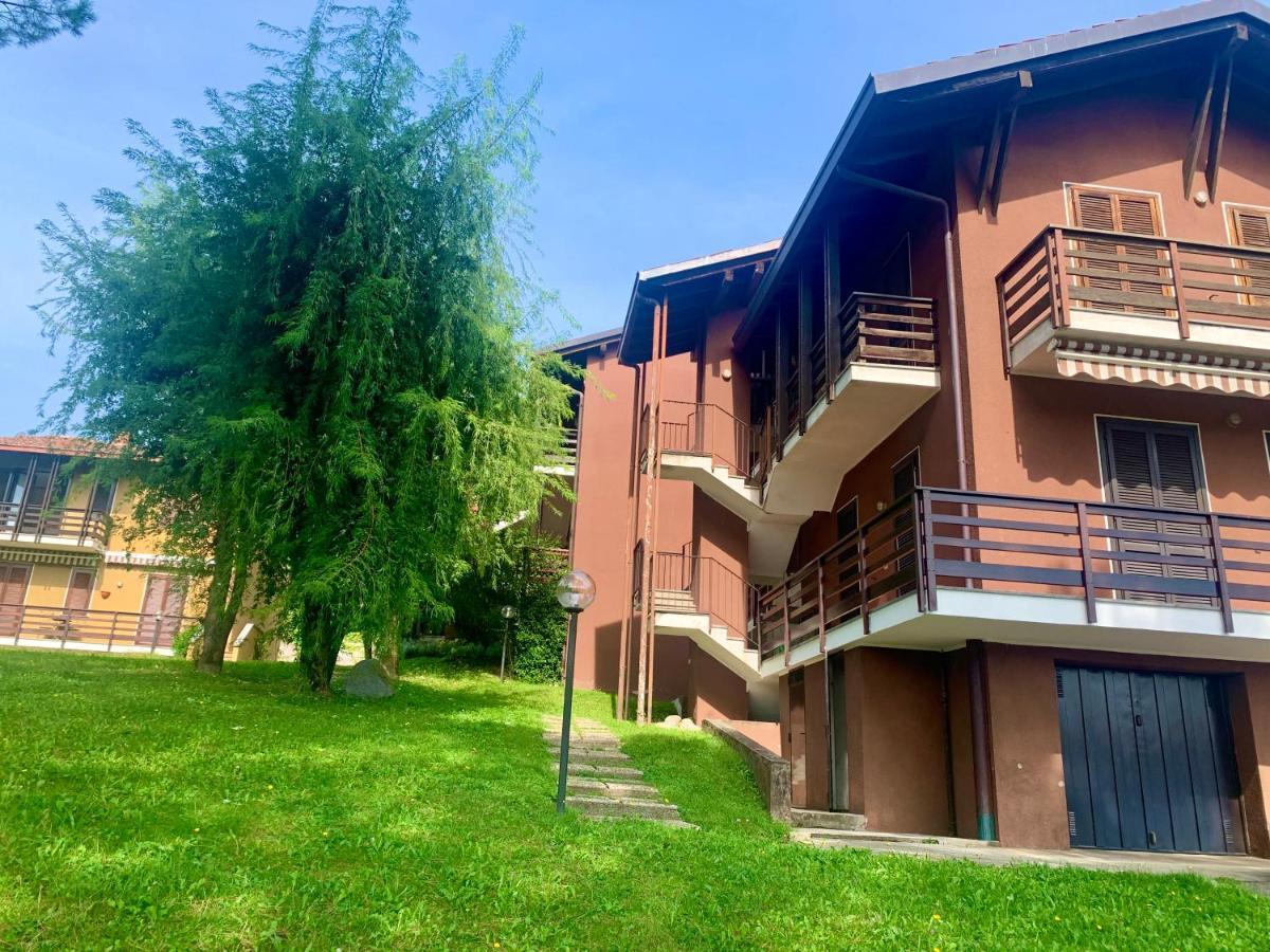 Green Apartment Albavilla Bagian luar foto