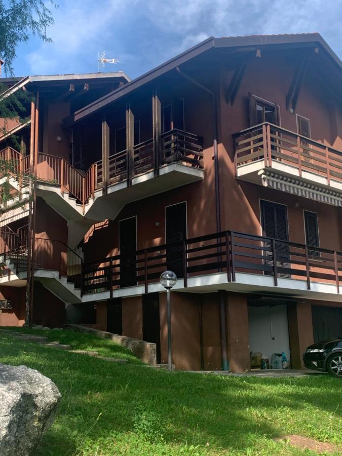 Green Apartment Albavilla Bagian luar foto